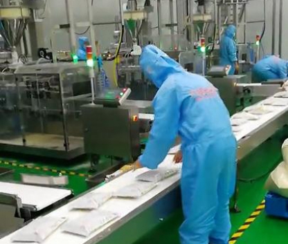 全自動水平給袋包裝機生產(chǎn)線 Automatic horizontal bag-feeding packaging machine production line